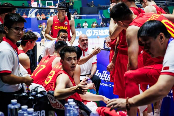 世界杯关键小组赛中国男篮不敌南苏丹，需在后