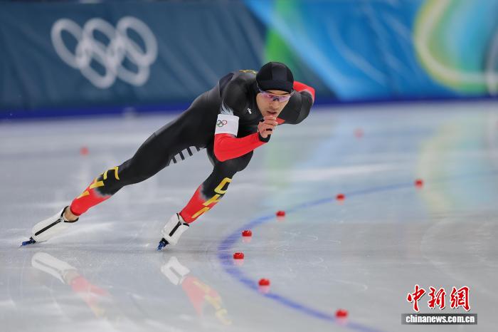 宁忠岩在米兰冬奥会速度滑冰男子1500米夺冠，刷