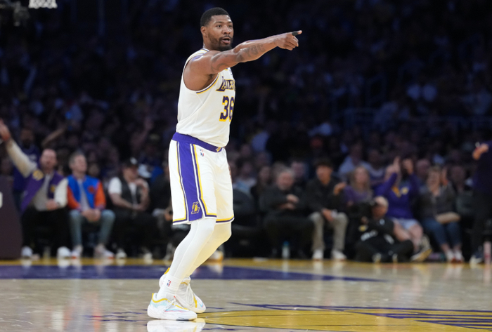 斯玛特关键三分+防守助力湖人逆转掘金火箭