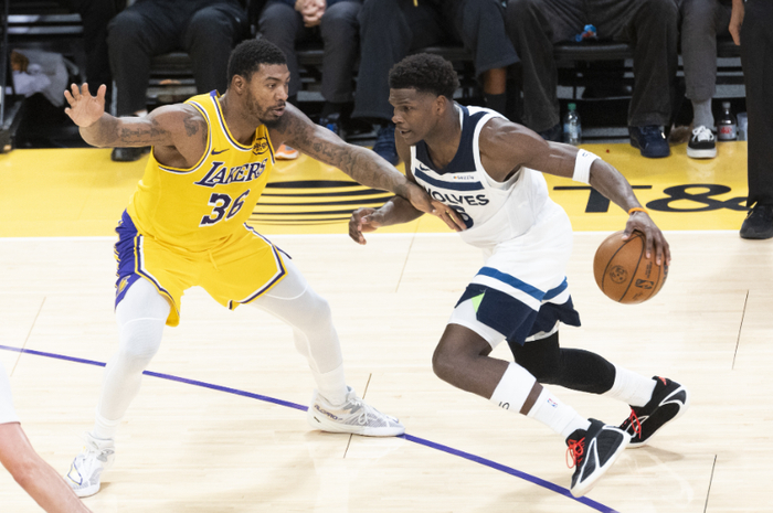 斯玛特关键三分+防守助力湖人逆转掘金火箭