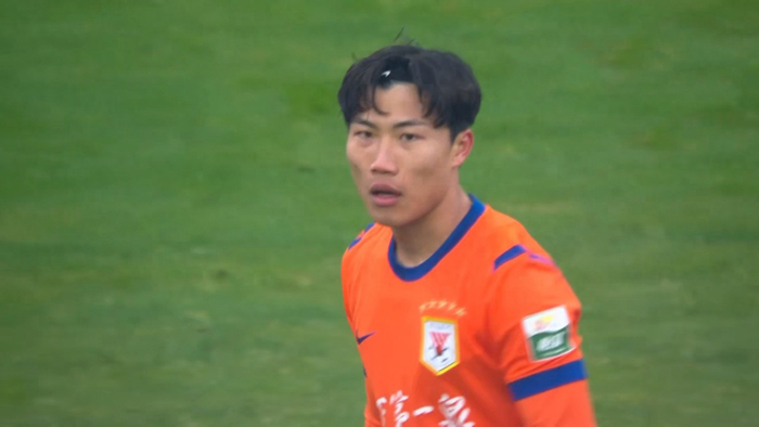 山东泰山迎战大连英博 战术博弈与关键球员对决