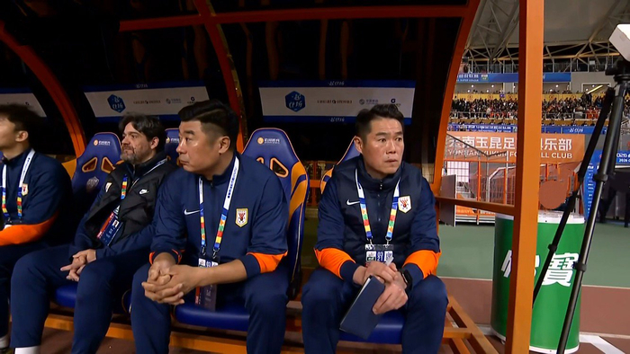 山东泰山迎战大连英博 战术博弈与关键球员对决