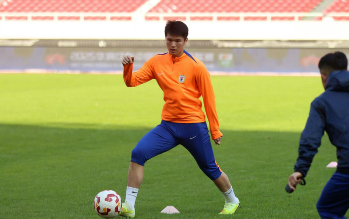 山东泰山迎战大连英博 战术博弈与关键球员对决