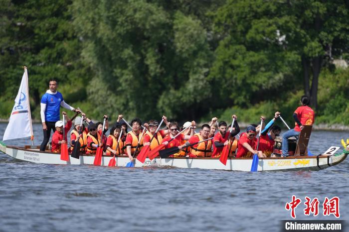 跨越万里同竞渡，荆州龙舟赛成中外文化交流新