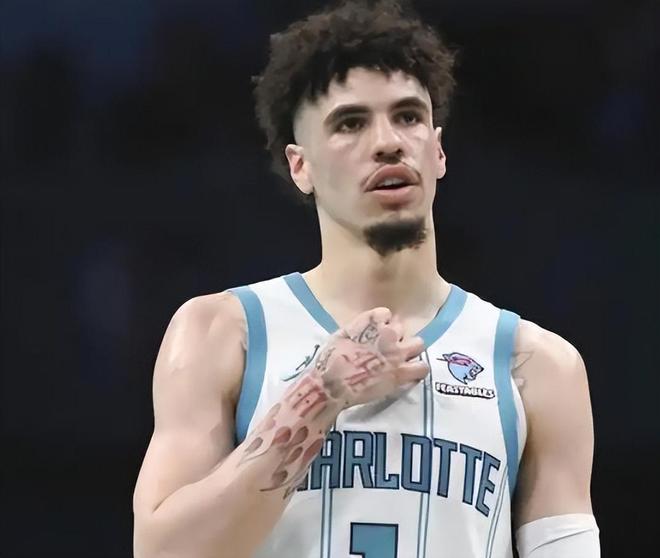 开拓者力克太阳晋级季后赛 76人逆转魔术挺进总