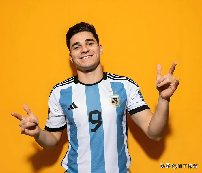 巴萨1亿欧元报价阿尔瓦雷斯 争夺马竞射手