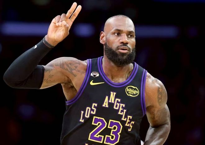 老詹力压小艾亨德森当选NBA今日最佳球员