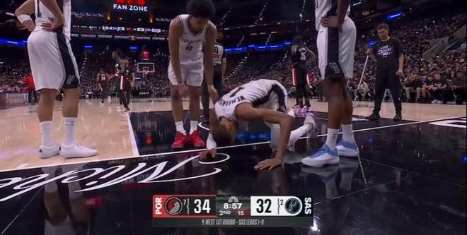 文班亚马脸部着地脑震荡 马刺暂停G2比赛