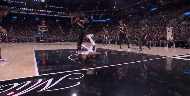 文班亚马脸部着地脑震荡 马刺暂停G2比赛