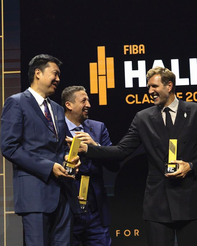 王治郅与诺维茨基等名将同入国际篮联名人堂
