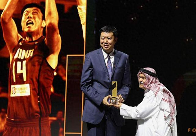 王治郅与诺维茨基等名将同入国际篮联名人堂